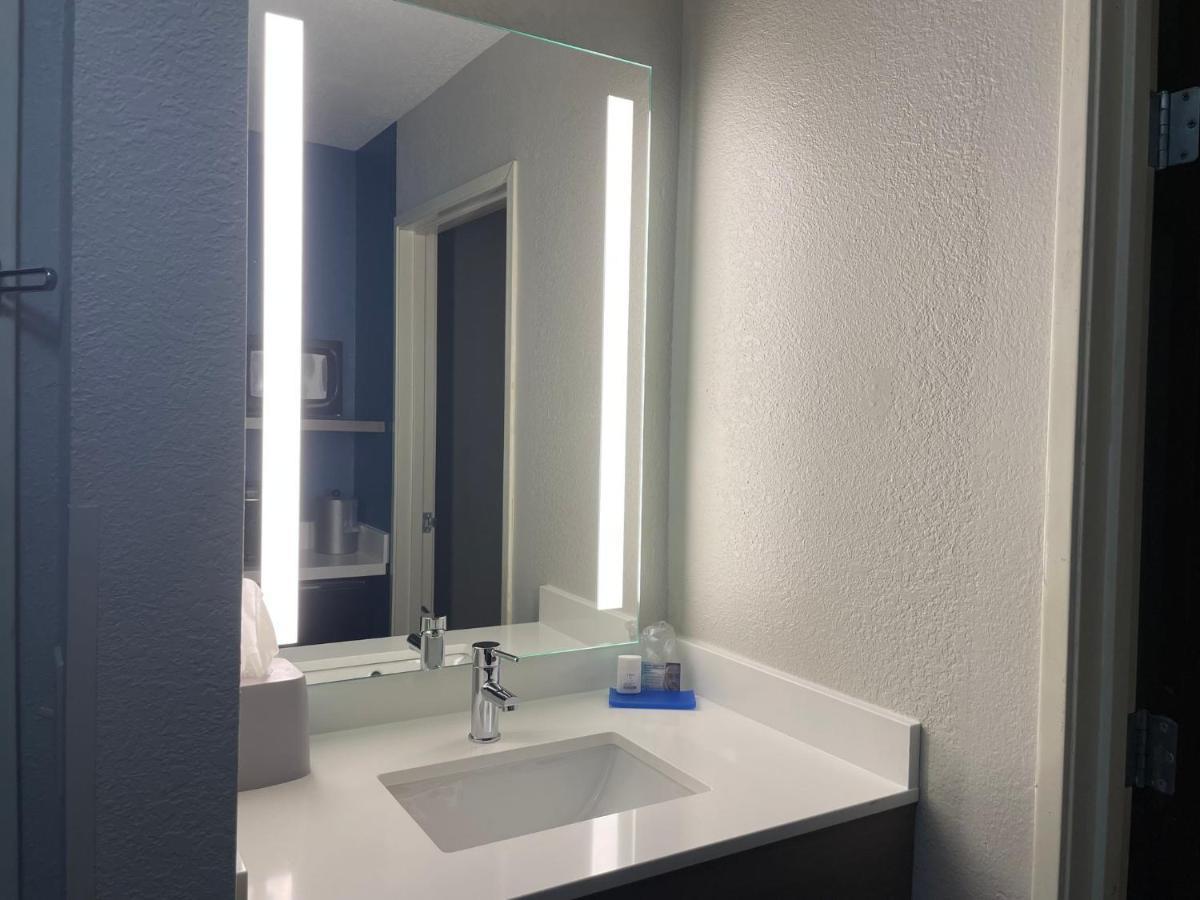 Holiday Inn Express Lapeer By Ihg Esterno foto